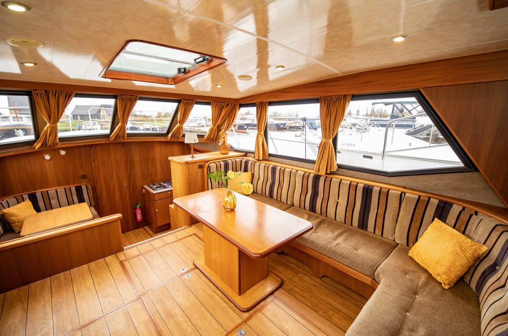 De Driesprong Yachtcharters Interieur Motorjacht Splendens 10