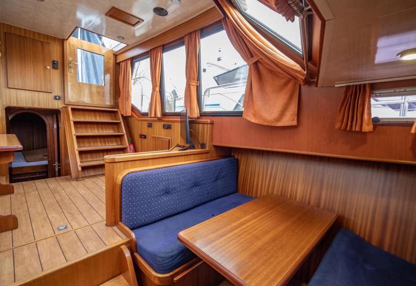 De Driesprong Yachtcharters Interieur Motorjacht Belone 07