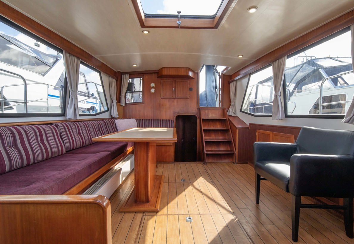 De Driesprong Yachtcharters Interieur Motorjacht Kuinder 22