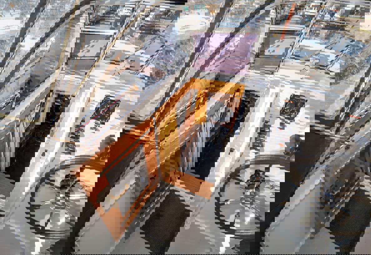 De Driesprong Yachtcharters Exterieur Motorjacht Sparus 3