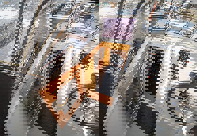 De Driesprong Yachtcharters Exterieur Motorjacht Sparus 3