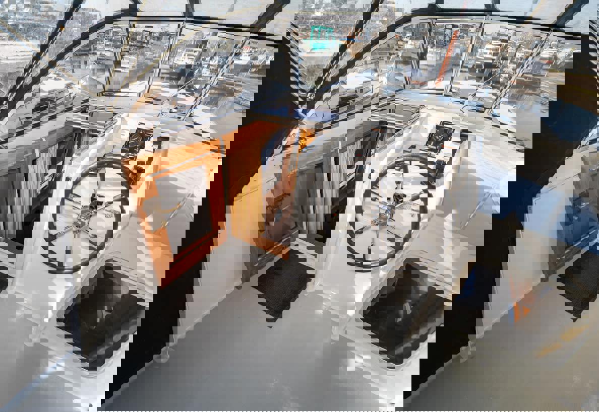 De Driesprong Yachtcharters Exterieur Motorjacht Sparus 2