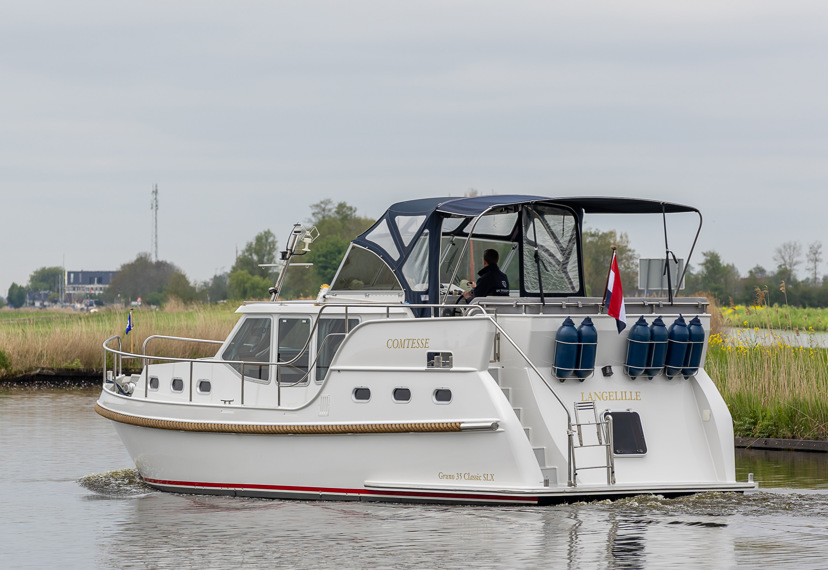 De Driesprong Yachtcharters Exterieur Motorjacht Comtesse 58