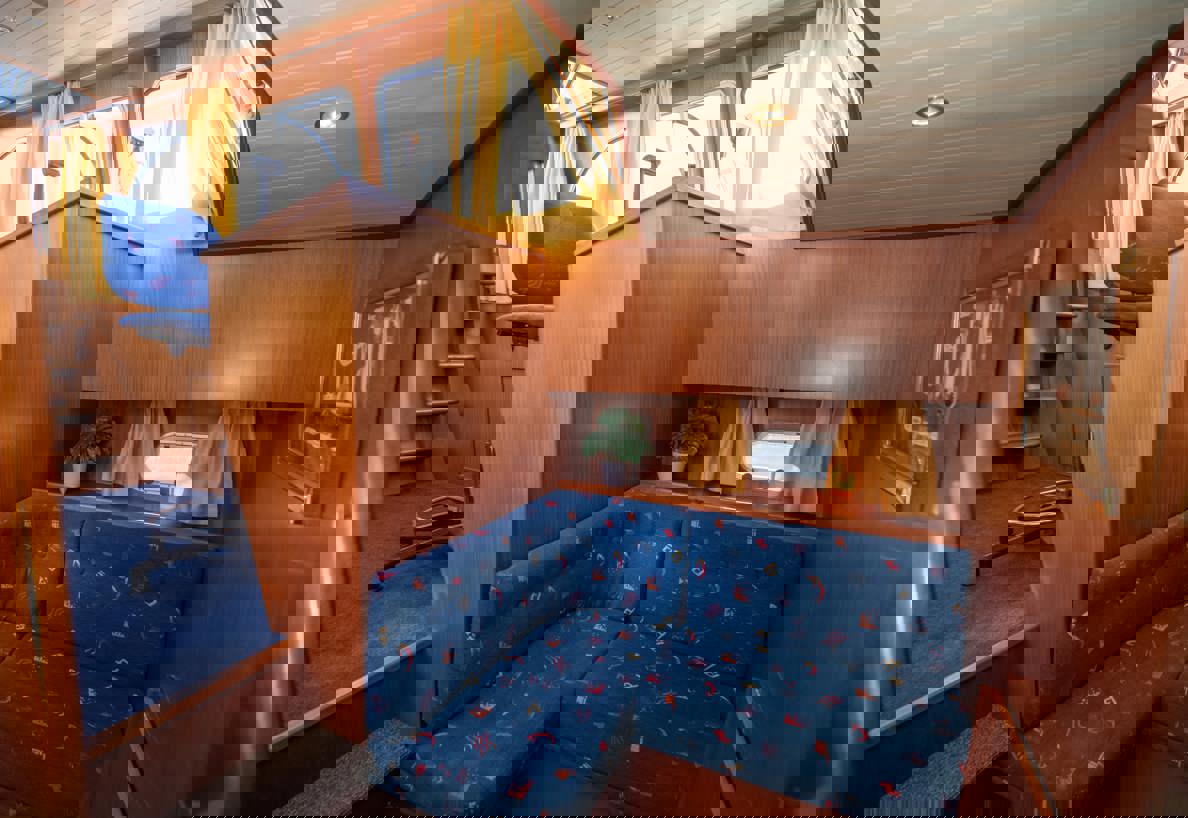 De Driesprong Yachtcharters Interieur Motorjacht Sparus 07