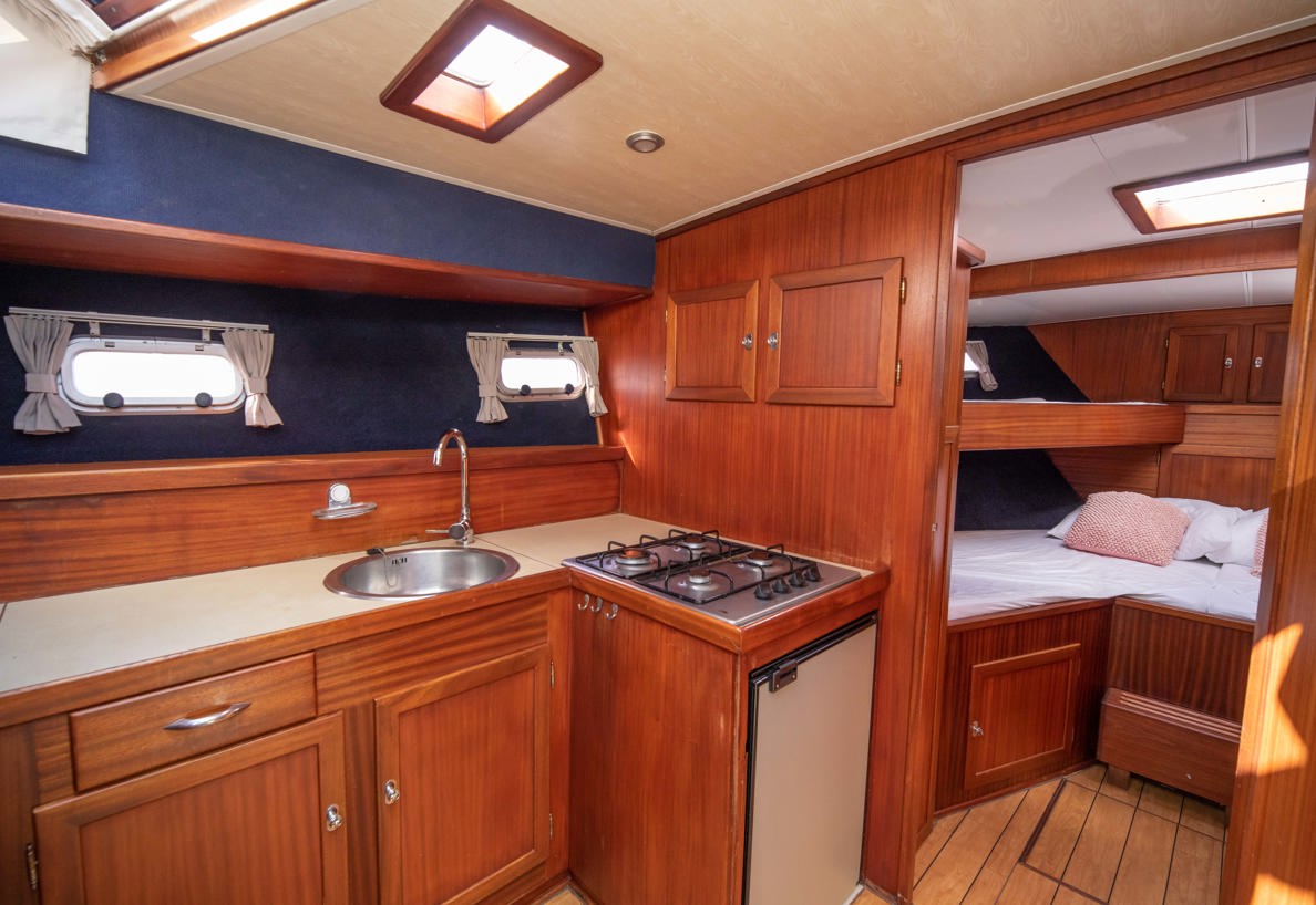 De Driesprong Yachtcharters Interieur Motorjacht Kuinder 05