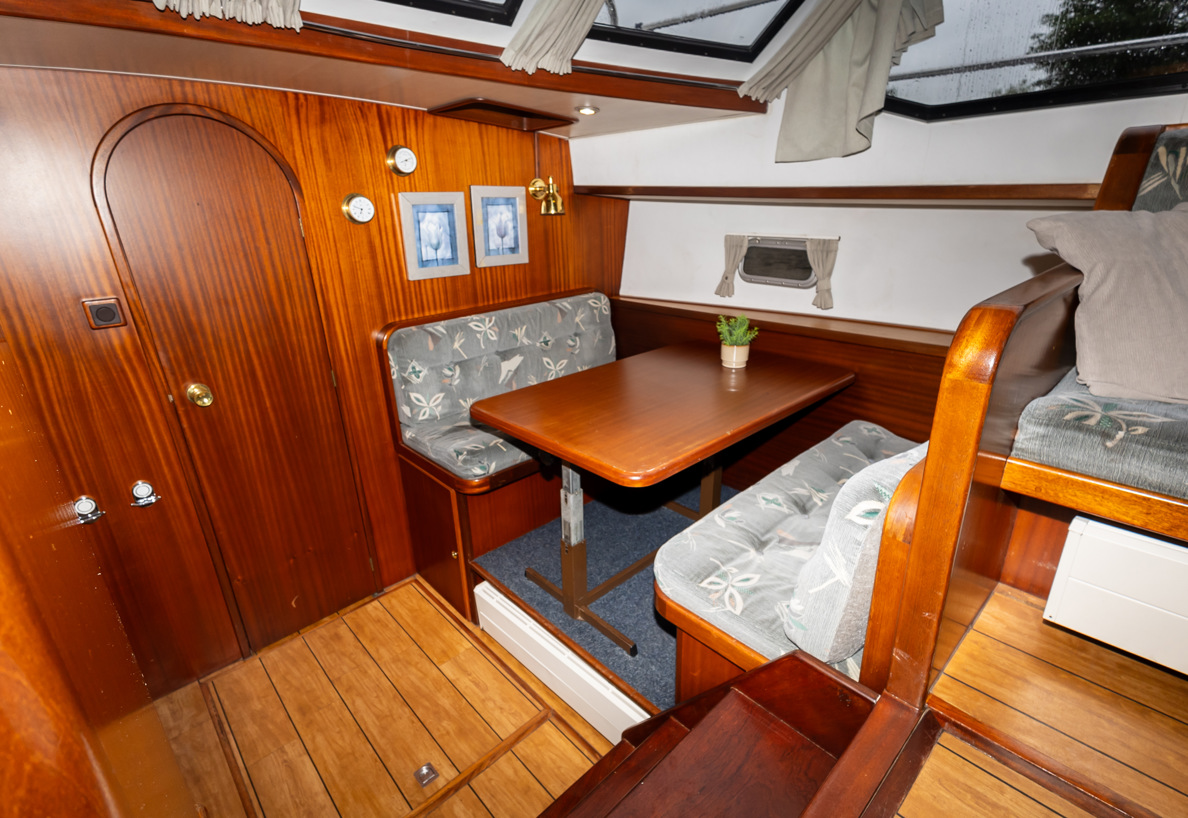 De Driesprong Yachtcharters Interieur Motorjacht Atherina 13