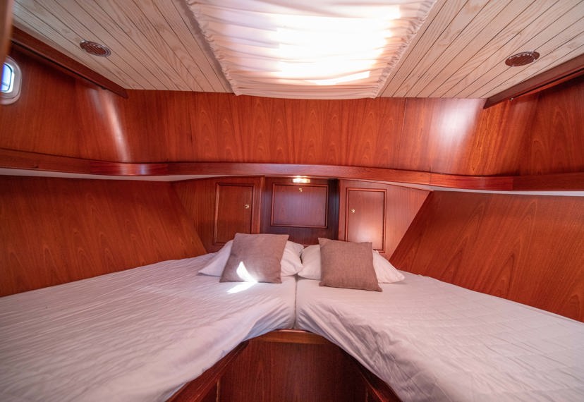 De Driesprong Yachtcharters Interieur Motorjacht Flarde 01