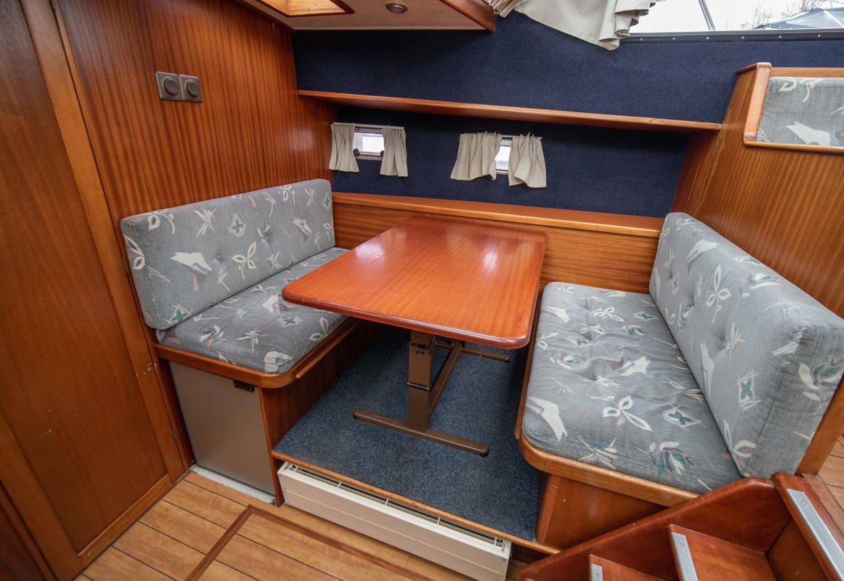 De Driesprong Yachtcharters Interieur Motorjacht Fenris 07