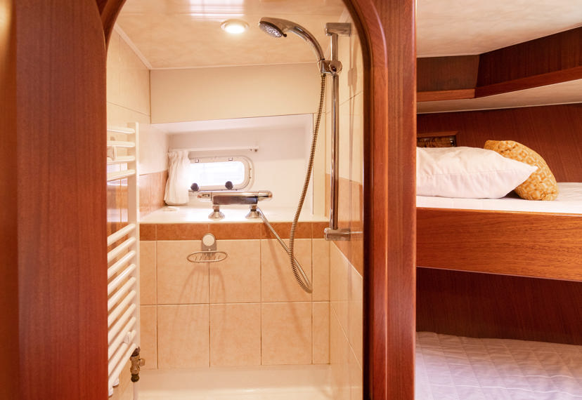 De Driesprong Yachtcharters Interieur Motorjacht Splendens 03