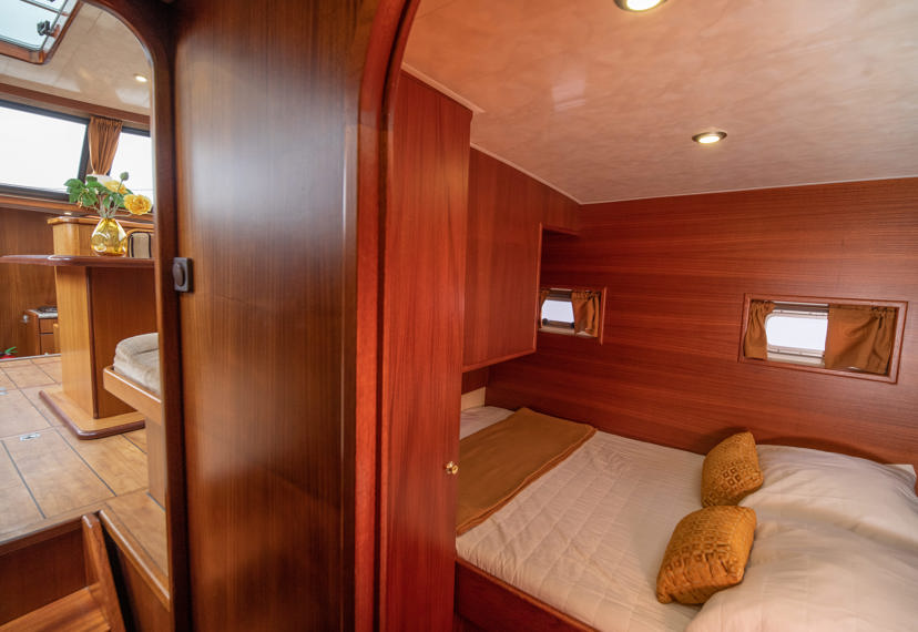 De Driesprong Yachtcharters Interieur Motorjacht Splendens 17