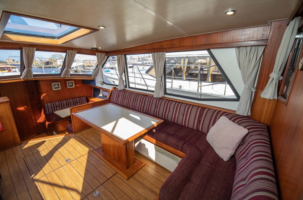 De Driesprong Yachtcharters Interieur Motorjacht Kuinder 17