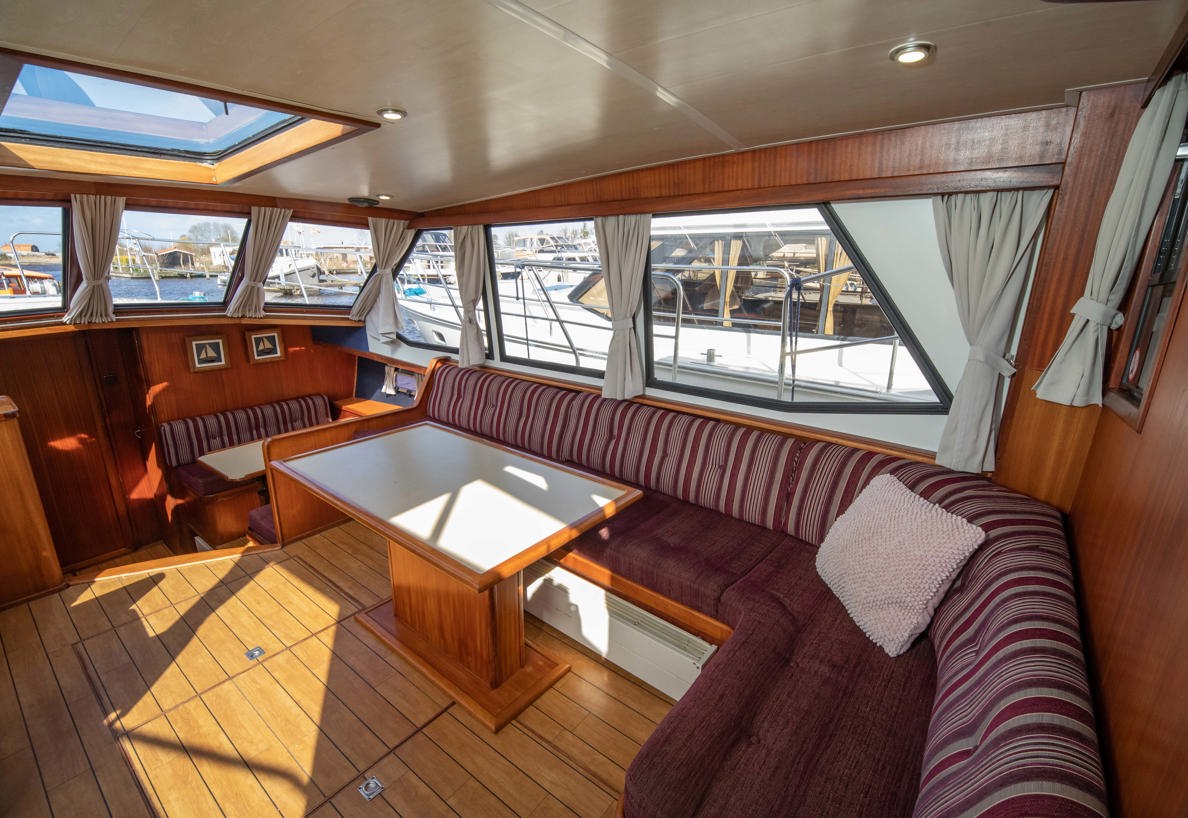 De Driesprong Yachtcharters Interieur Motorjacht Kuinder 17