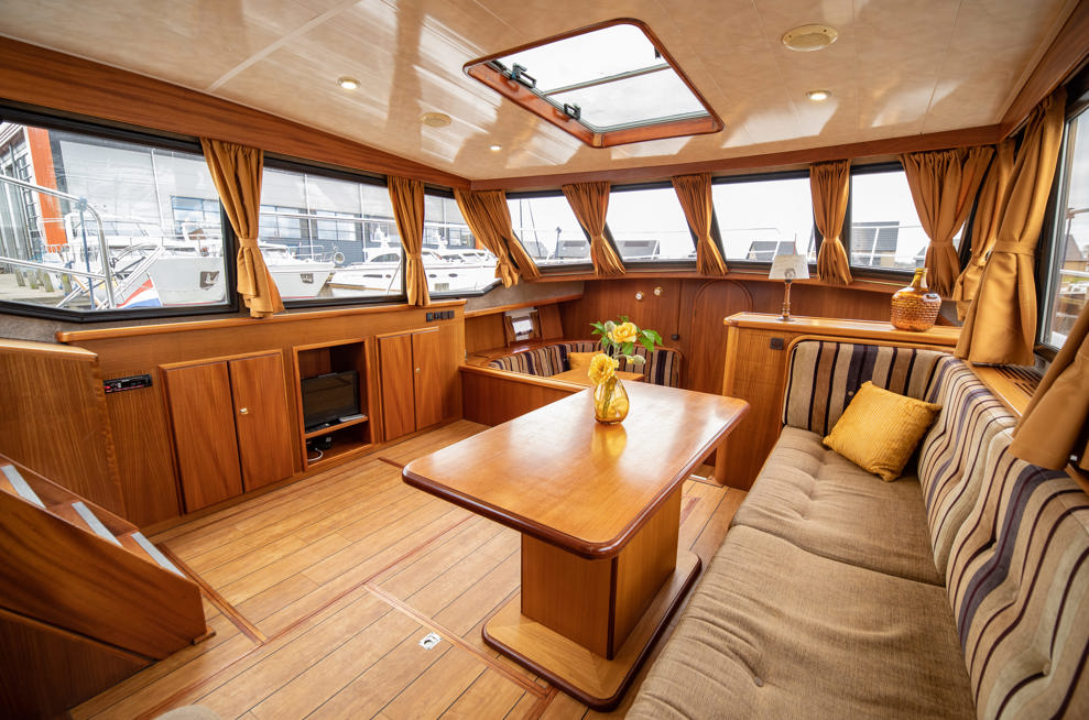 De Driesprong Yachtcharters Interieur Motorjacht Splendens 12