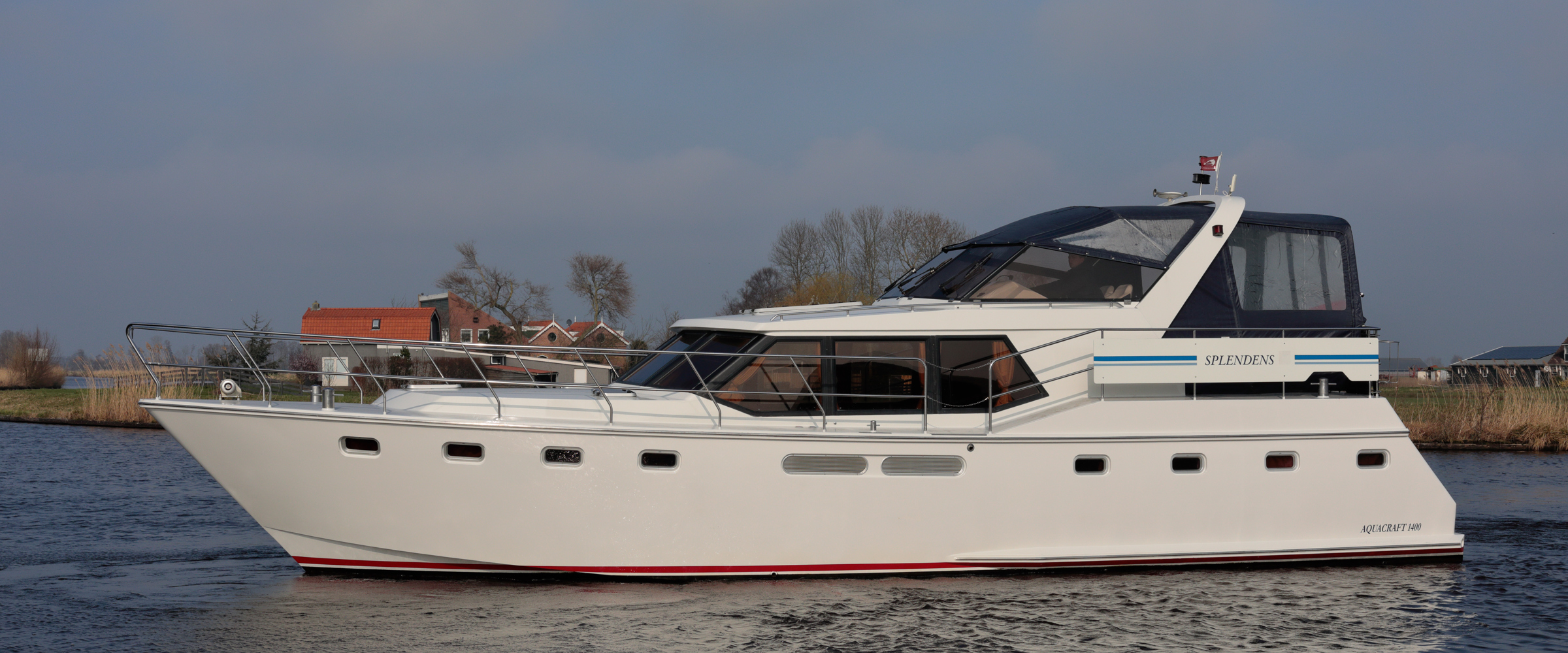 Motorjacht Splendens, 10-persoons Aquacraft 1400 te huur