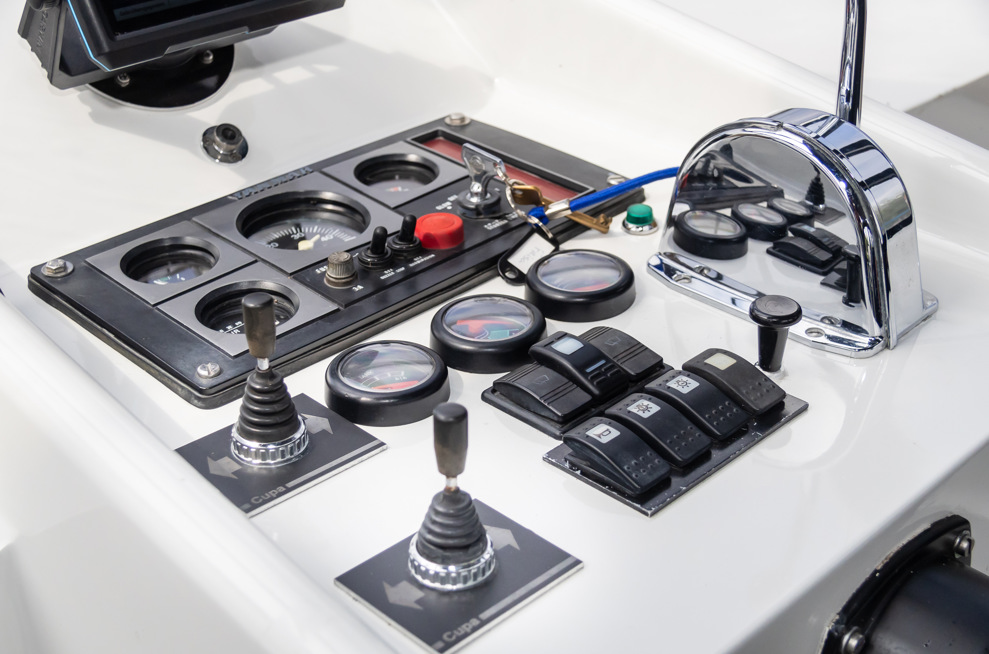 De Driesprong Yachtcharters Exterieur Motorjacht Frisa 9 (1)