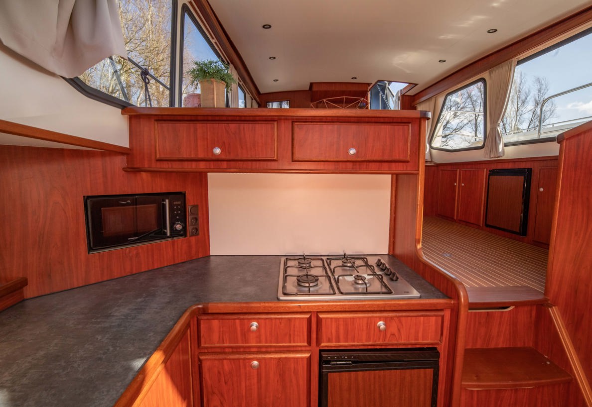 De Driesprong Yachtcharters Interieur Motorjacht Tjonger 19