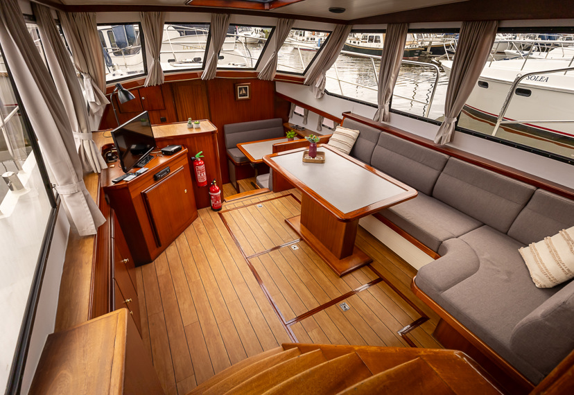 De Driesprong Yachtcharters Interieur Motorjacht Andreas 24