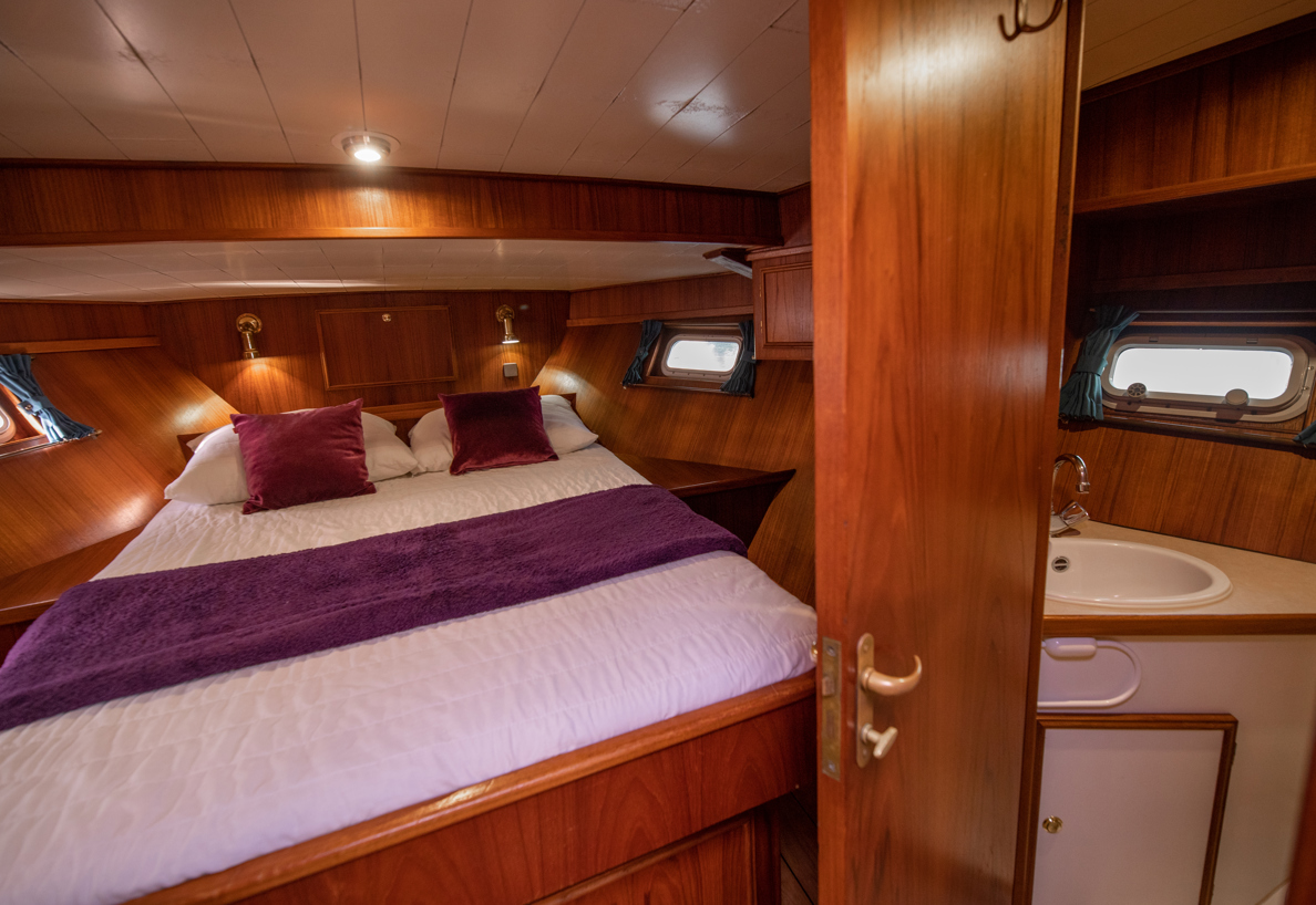 De Driesprong Yachtcharters Interieur Motorjacht Corvina 06