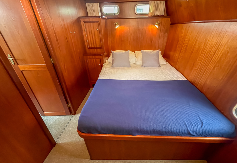 De Driesprong Yachthcharters Interieur Motorjacht Frisa 17