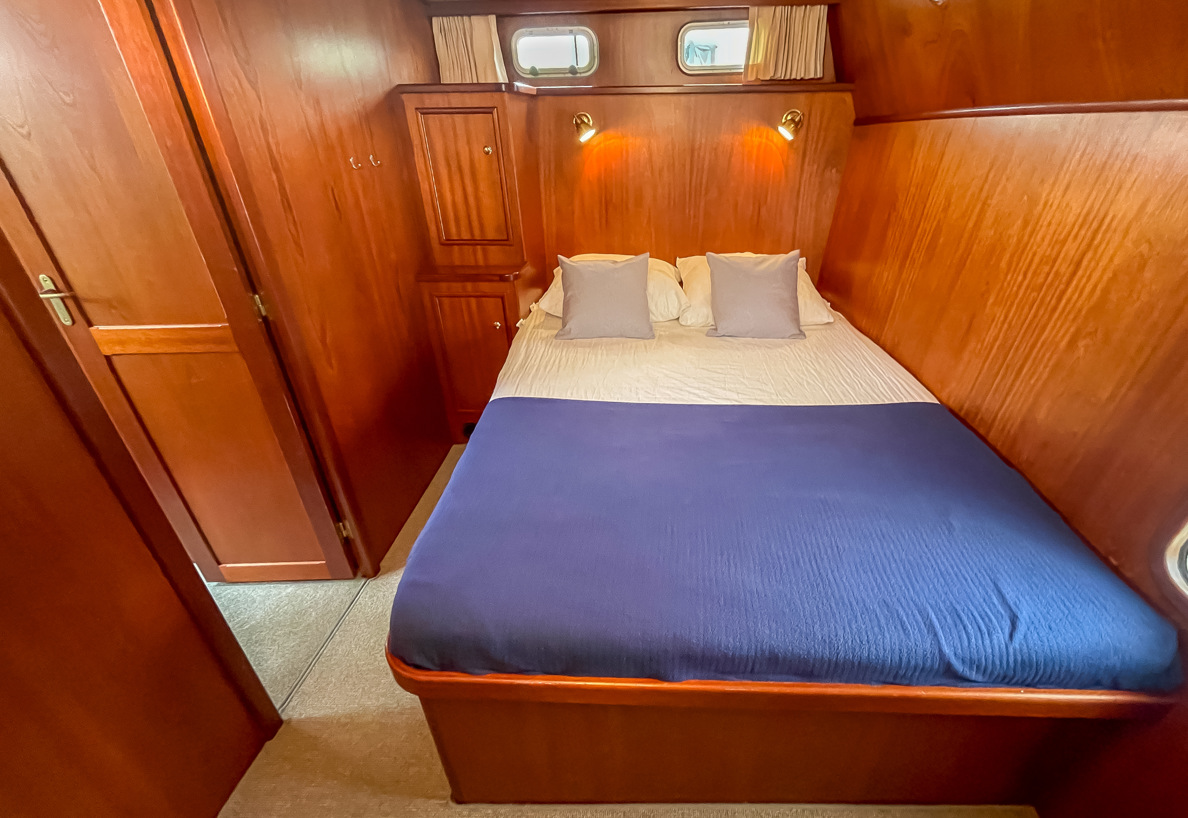 De Driesprong Yachthcharters Interieur Motorjacht Frisa 17