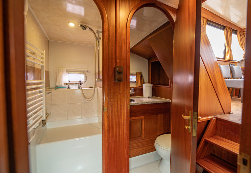De Driesprong Yachtcharters Interieur Motorjacht Splendens 19