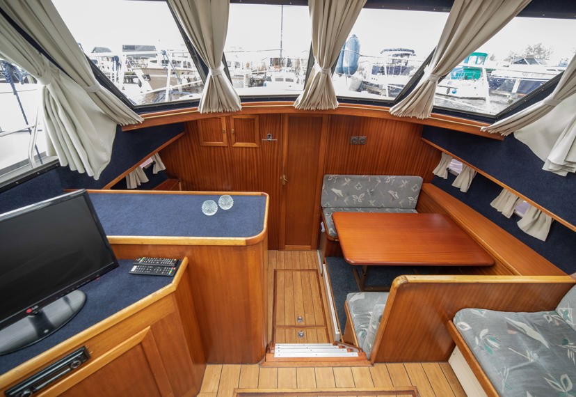 De Driesprong Yachtcharters Interieur Motorjacht Fenris 08