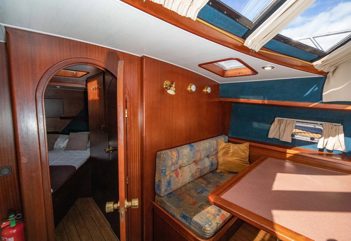 De Driesprong Yachtcharters Interieur Motorjacht Remora 05