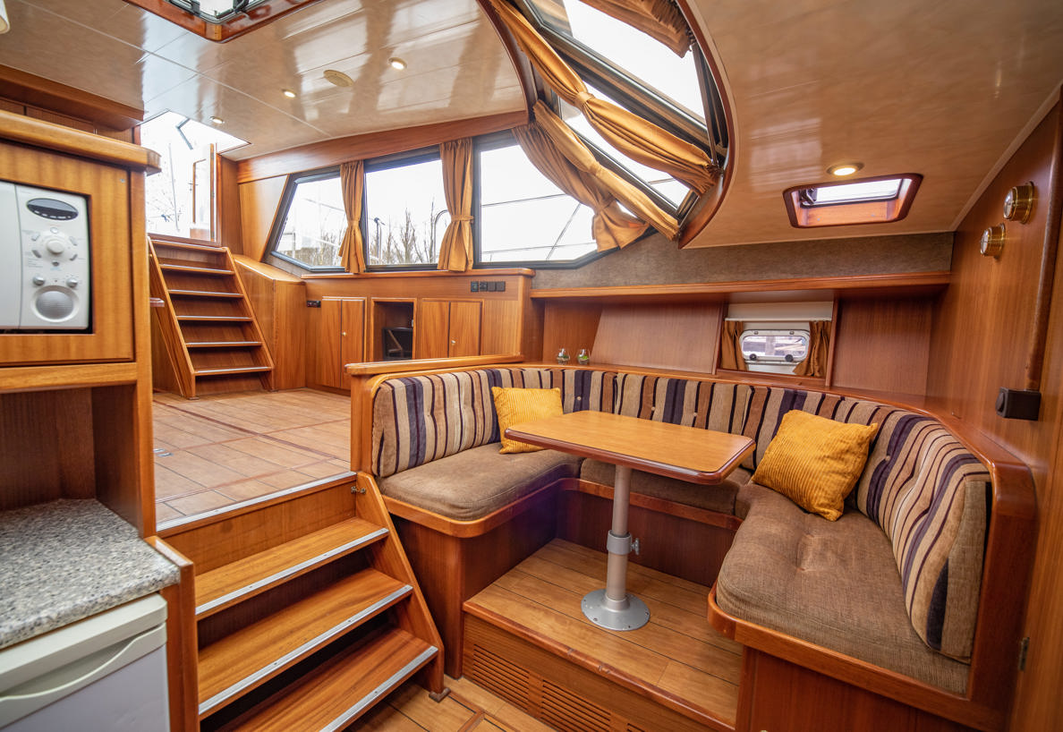 De Driesprong Yachtcharters Interieur Motorjacht Splendens 07