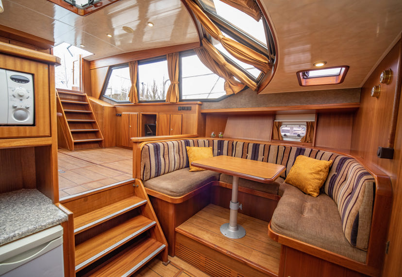 De Driesprong Yachtcharters Interieur Motorjacht Splendens 07