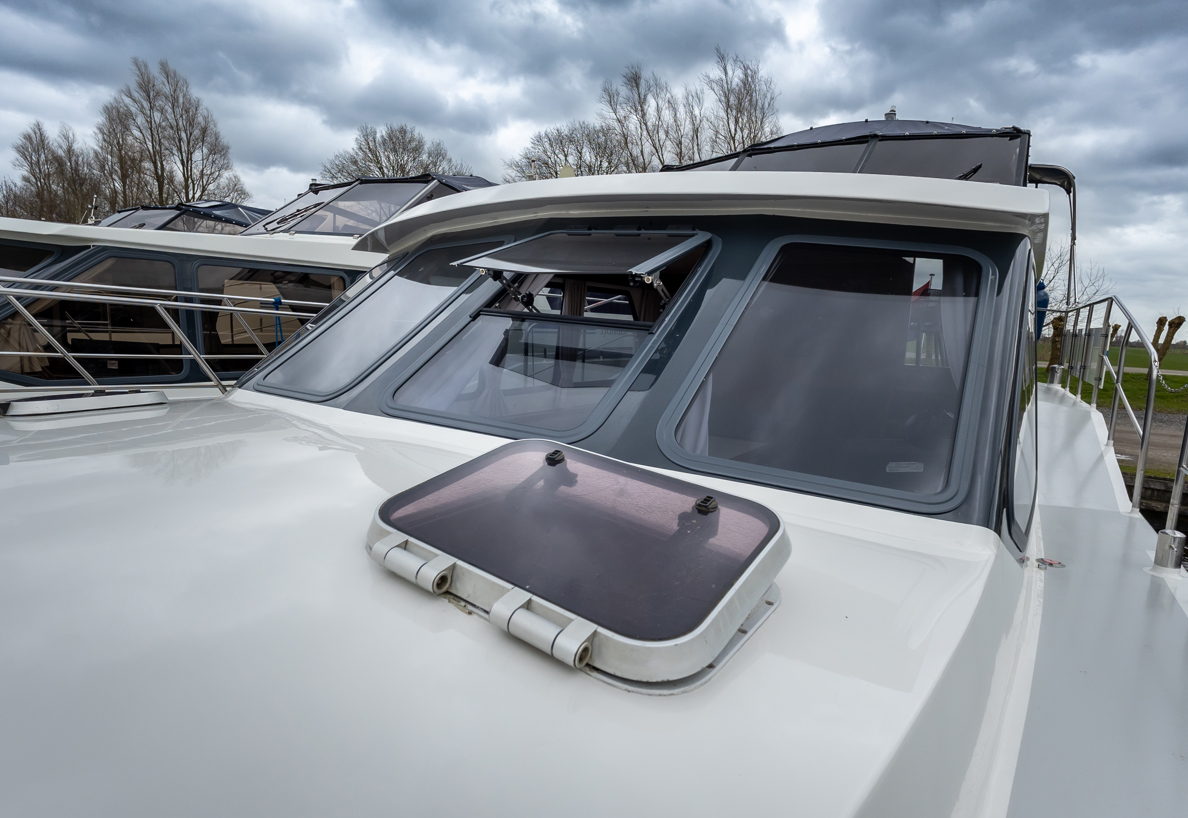 De Driesprong Yachtcharters Exterieur Motorjacht Andreas 17