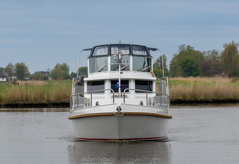 De Driesprong Yachtcharters Exterieur Motorjacht Comtesse 60