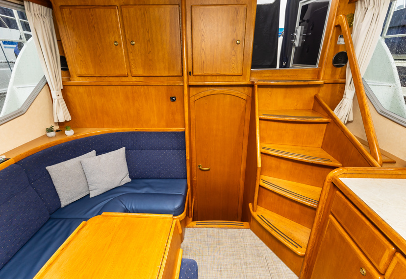 De Driesprong Yachtcharters Interieur Motorjacht Comtesse 28