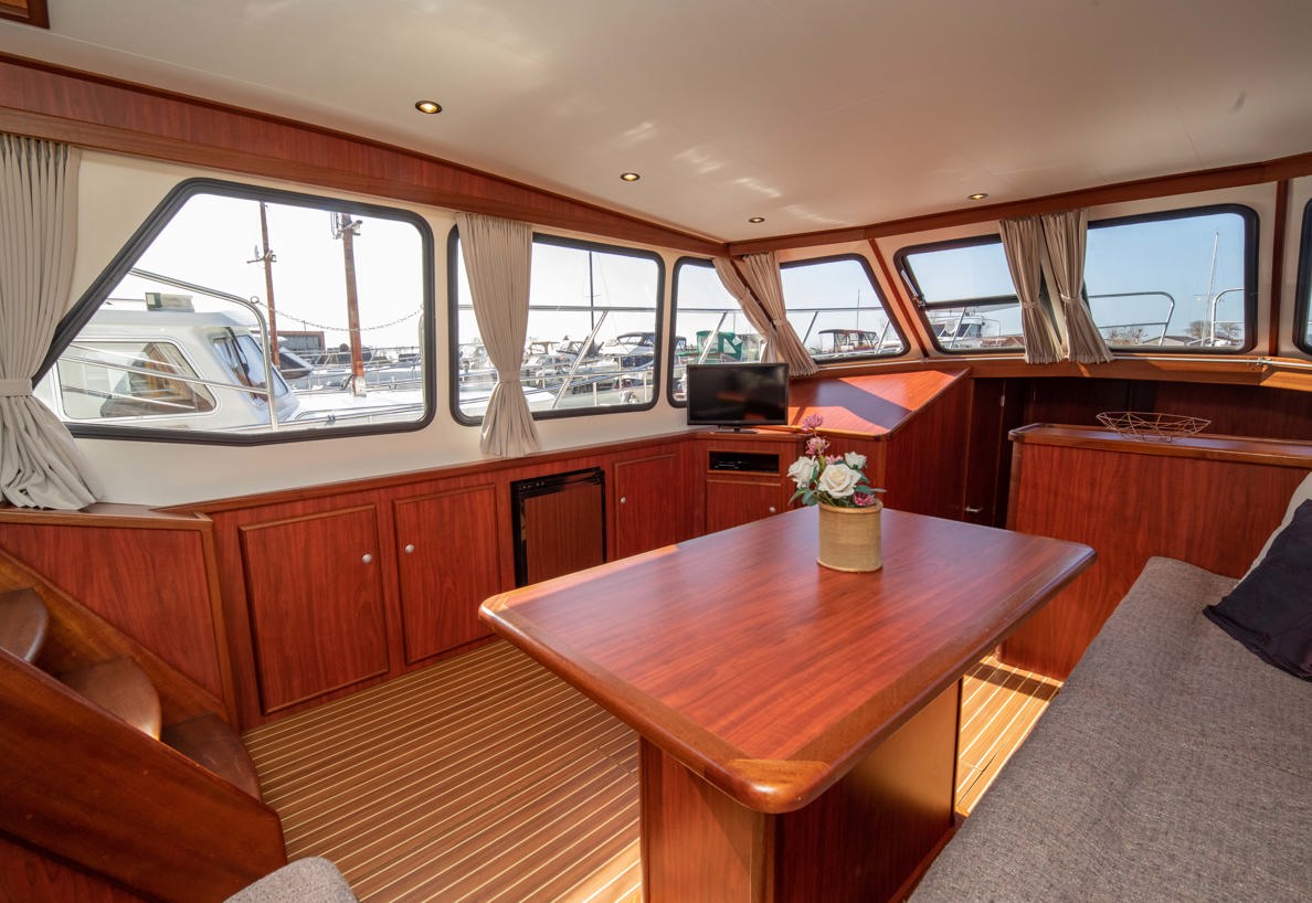 De Driesprong Yachtcharters Interieur Motorjacht Tjonger 23