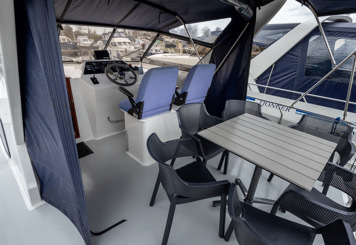 De Driesprong Yachtcharters Interieur Motorjacht Andreas 30