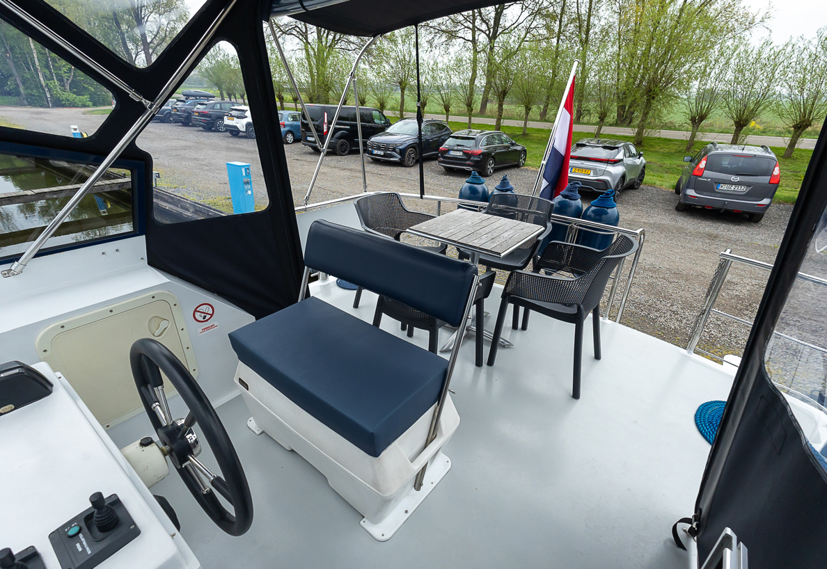 De Driesprong Yachtcharters Exterieur Motorjacht Saphir 19