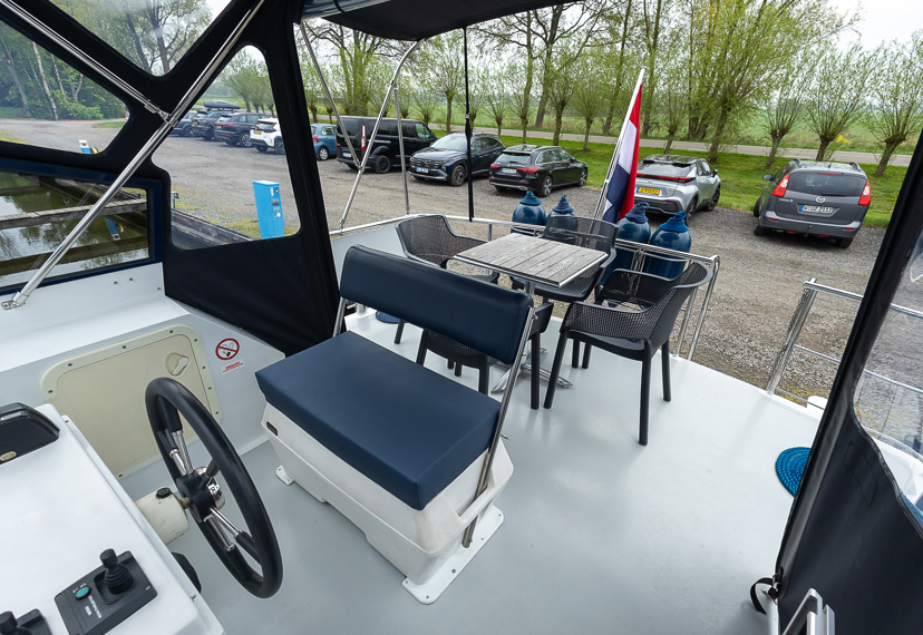 De Driesprong Yachtcharters Exterieur Motorjacht Saphir 19