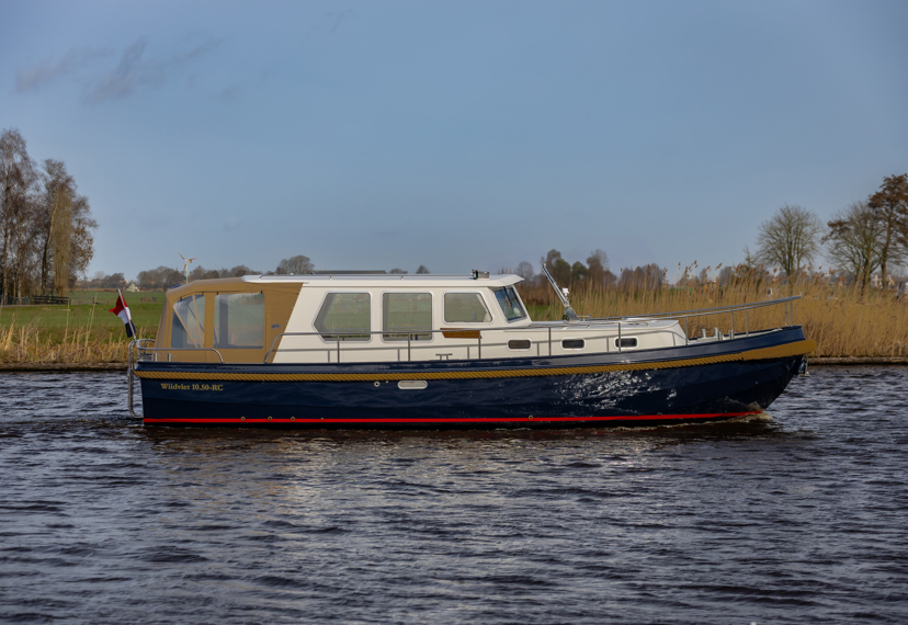 De Driesprong Yachtcharters Exterieur Motorjacht Freon 25