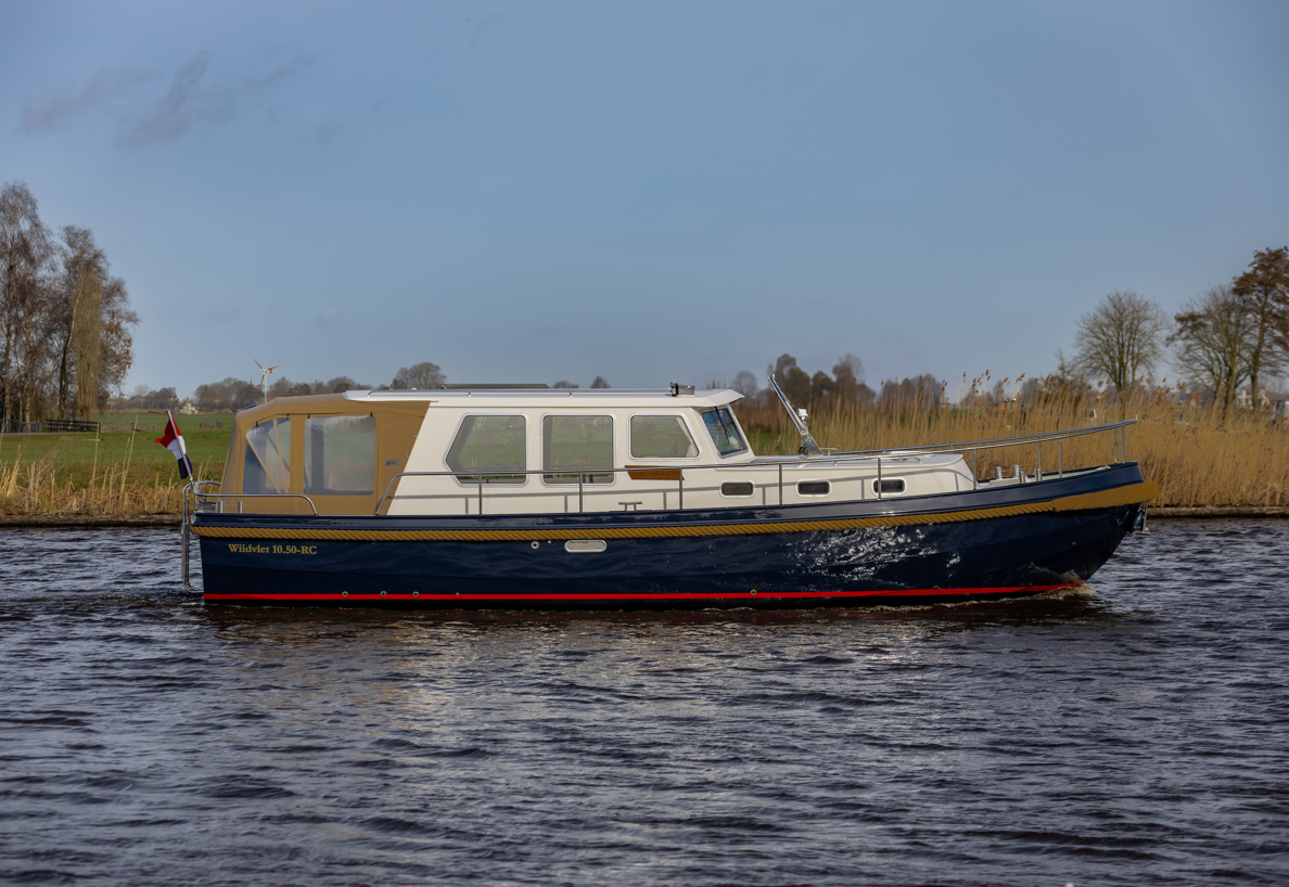 De Driesprong Yachtcharters Exterieur Motorjacht Freon 25