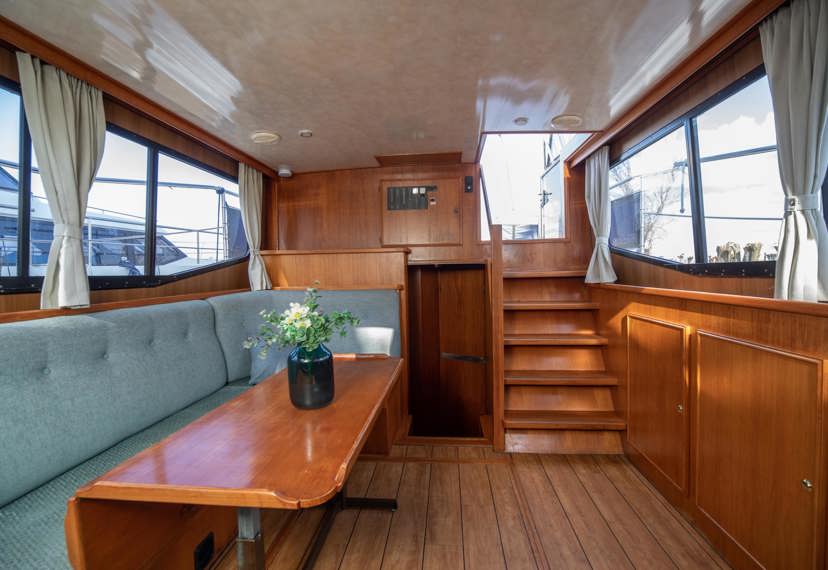 De Driesprong Yachtcharters Interieur Motorjacht Alopia 03