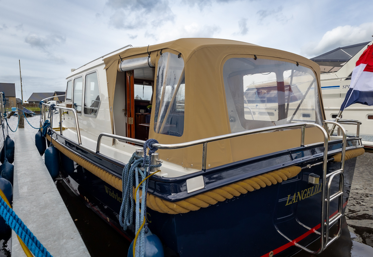 De Driesprong Yachtcharters Exterieur Motorjacht Freon 28