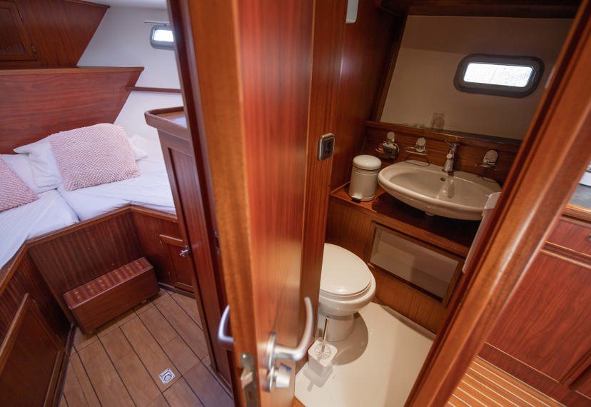 De Driesprong Yachtcharters Interieur Motorjacht Tjonger 10