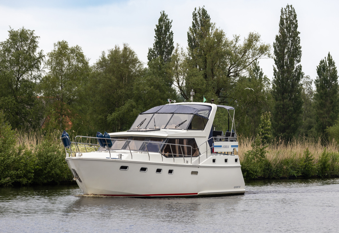De Driesprong Yachtcharters Exterieur Motorjacht Andreas 4
