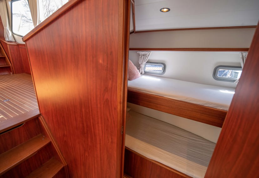 De Driesprong Yachtcharters Interieur Motorjacht Tjonger 11