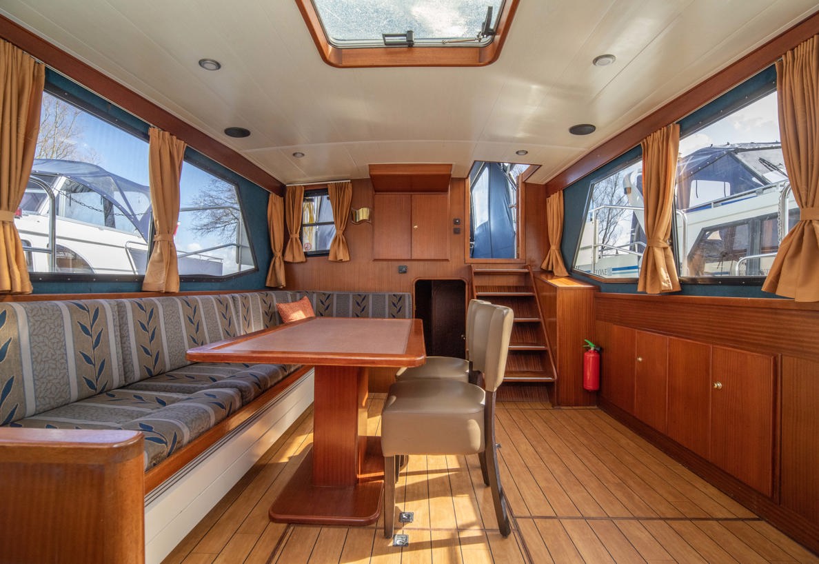 De Driesprong Yachtcharters Interieur Hendrik Wouter 28