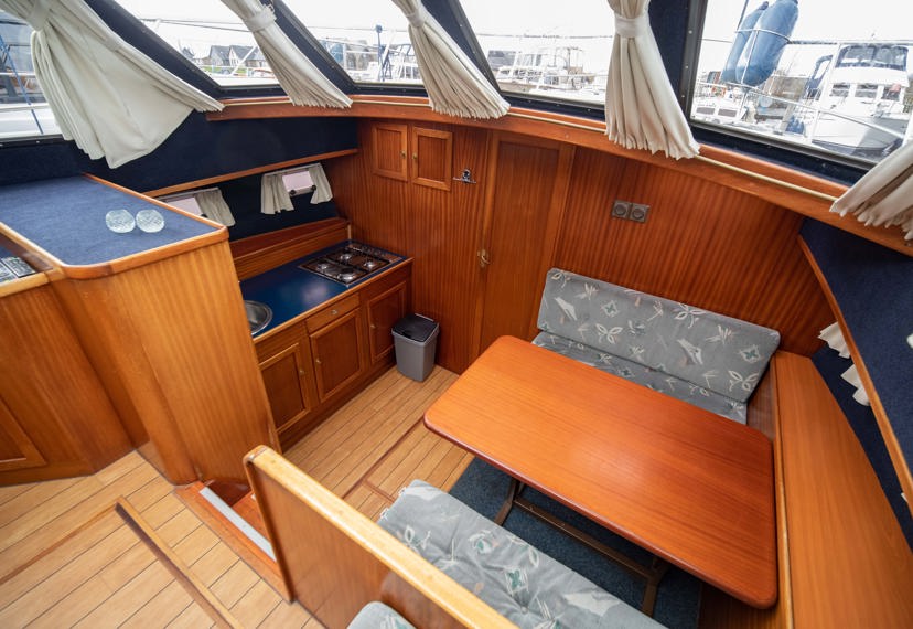De Driesprong Yachtcharters Interieur Motorjacht Fenris 09
