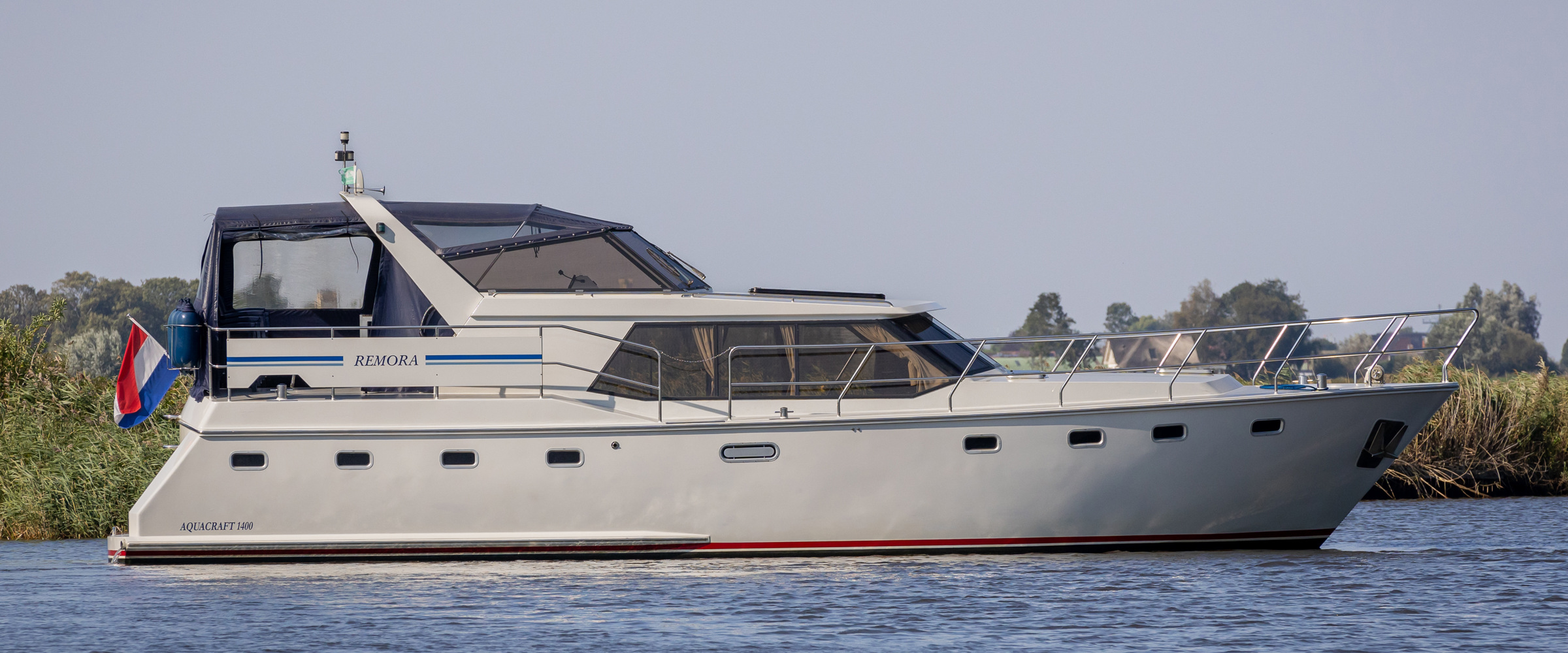 Motorjacht Remora, 8-persoons Aquacraft 1400 te huur