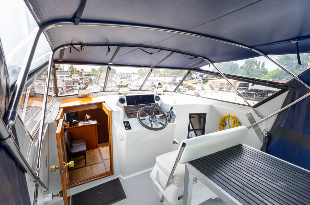 De Driesprong Yachtcharters Exterieur Motorjacht Atherina 5 (1)
