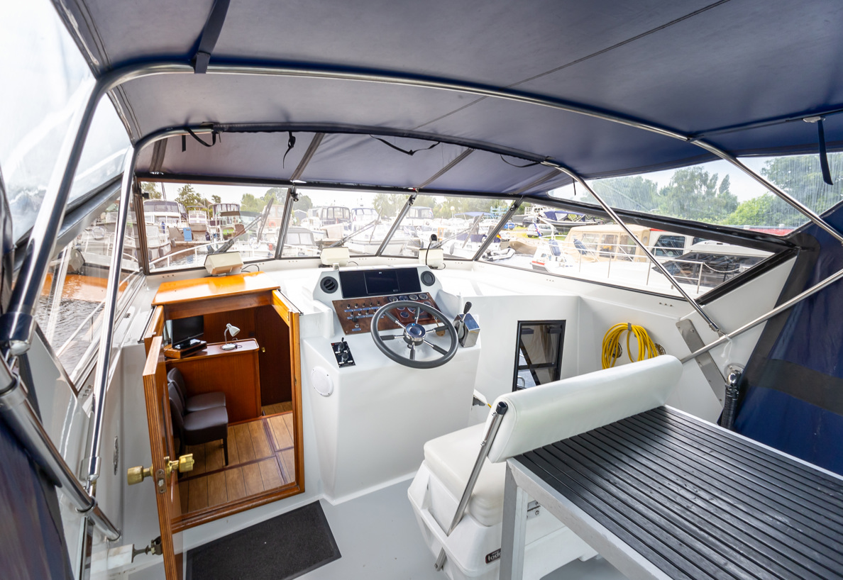 De Driesprong Yachtcharters Exterieur Motorjacht Atherina 5 (1)