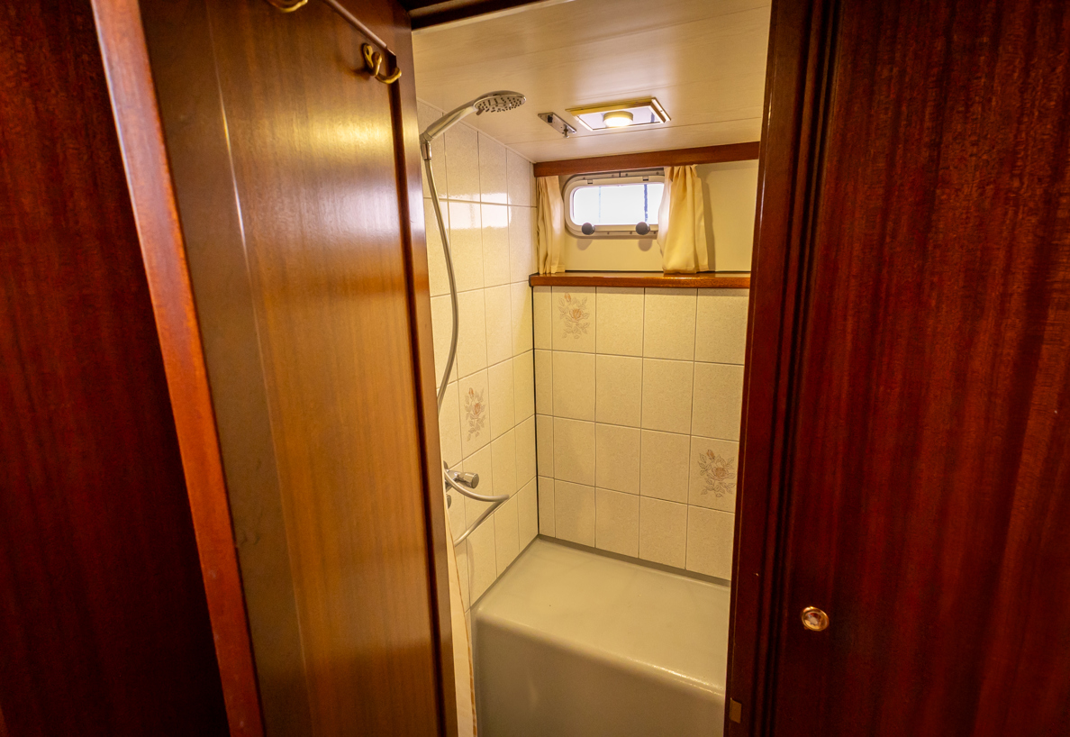 De Driesprong Yachtcharters Interieur Motorjacht Andreas 48