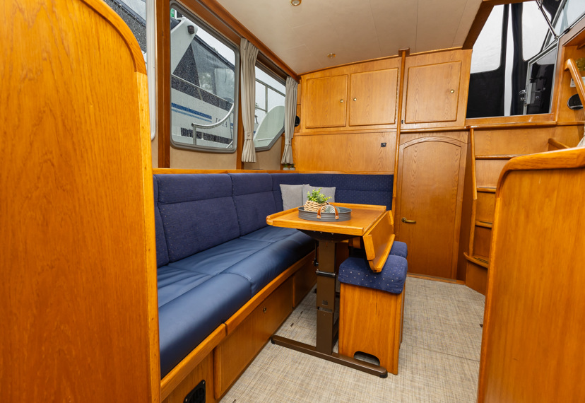 De Driesprong Yachtcharters Interieur Motorjacht Comtesse 24